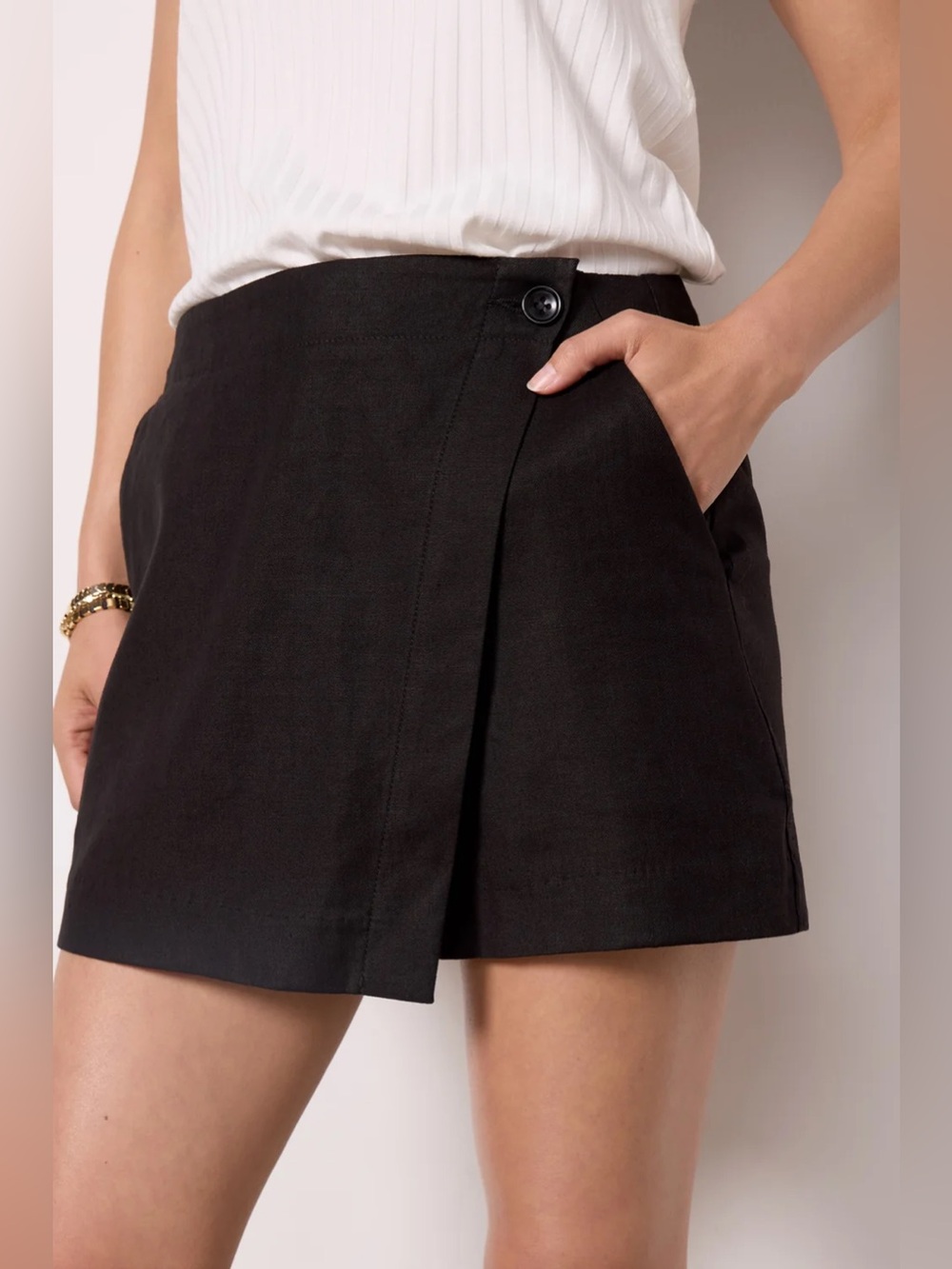 EVEREVE Layla Stretch Linen Skort in Black Size 31